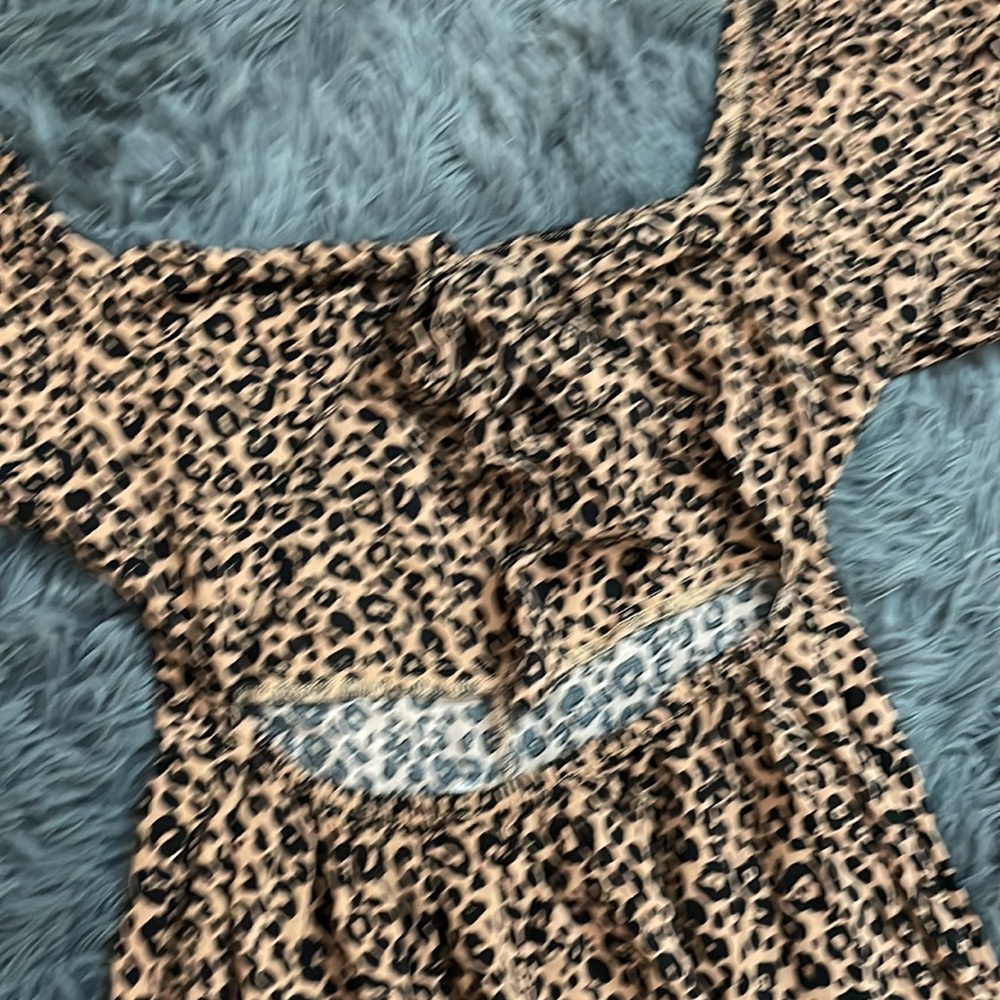 It’s a jumpsuit,and the size is XXS - Picture 4 of 4